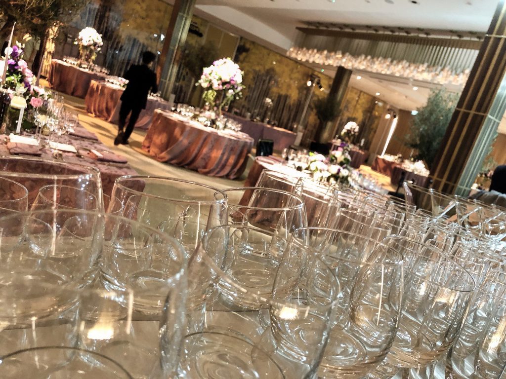 Cocktail bartender setting up at a wedding