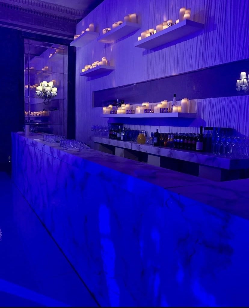 Marble-style mobile bar installed inside a prestige room